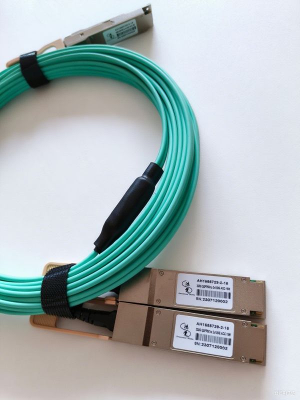 Thiết kế Cáp Tùy chỉnh cho Kết nối QSFP-40G | Nhà sản xuất Dây cáp cung cấp các Giải pháp Tần số cao, Độ trễ thấp cho HPC, Đám mây và Hệ thống Chuyển mạch Mạng