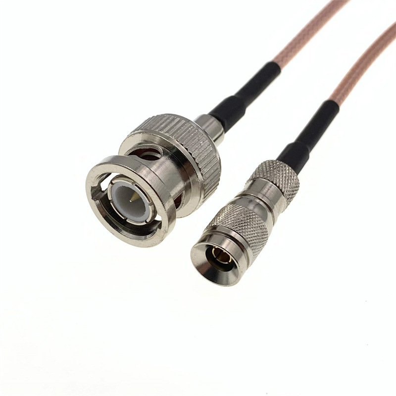 Dây nịt đồng trục linh hoạt và chắc chắn cho thiết bị điện tử công nghiệp và tiêu dùng, đảm bảo tổn thất tín hiệu thấp và truyền dữ liệu tốc độ cao