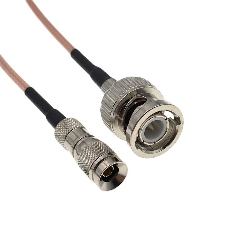 Dây nịt đồng trục linh hoạt và chắc chắn cho thiết bị điện tử công nghiệp và tiêu dùng, đảm bảo tổn thất tín hiệu thấp và truyền dữ liệu tốc độ cao