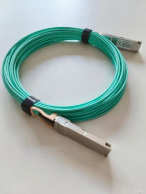 Nhà sản xuất Dây cáp cung cấp Cụm tốc độ cao QSFP-40G với Thiết kế cáp tùy chỉnh cho Trung tâm dữ liệu, có tính năng Toàn vẹn tín hiệu tổn thất thấp và Chống nhiễu EMI